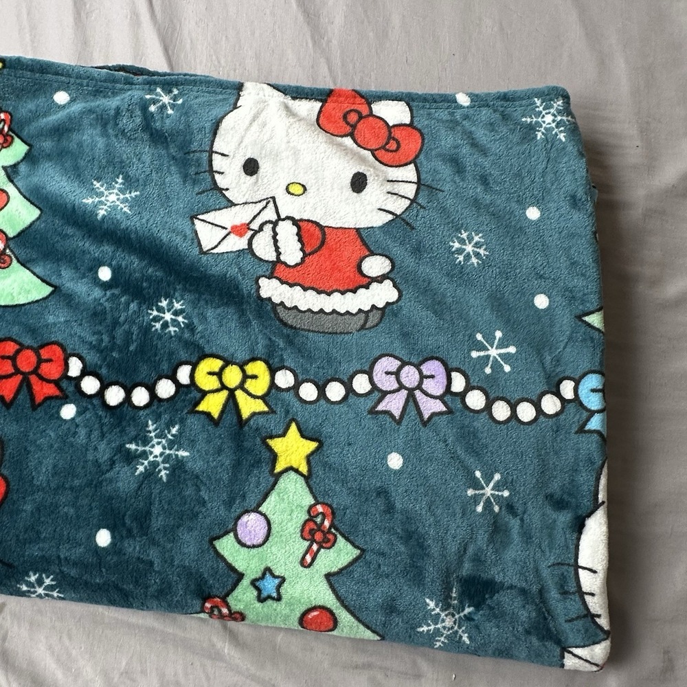 Hello Kitty Christmas &Valentines Throw Blanket Bundle Set of 6 Sanrio Pink Teal - Picture 3 of 16